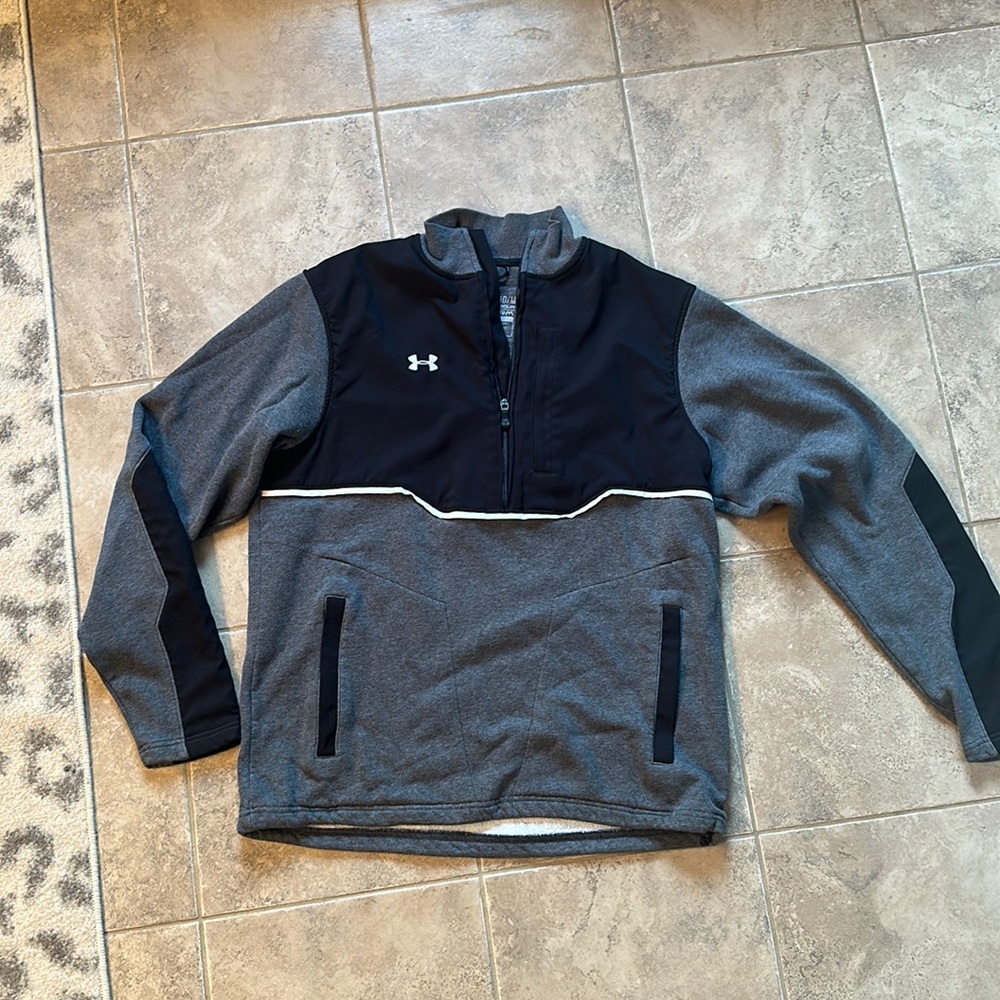Under armour medium sweatshirt
